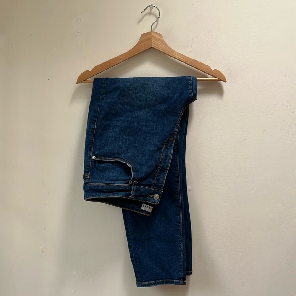Loft “The Skinny” jeans in dark denim size 32/14.